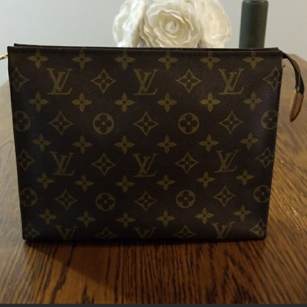Louis Vuitton Pouch 26